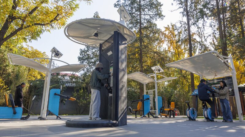 Smart_Fitness_Equipment_Energizes_Beijing_s_Ritan_Park_Residents