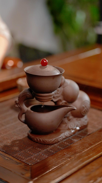 Smart_Purple_Clay_Teapot_Pours_Itself__Blending_Tradition_and_Innovation_poster - Khabar Asia Smart_Purple_Clay_Teapot_Pours_Itself__Blending_Tradition_and_Innovation video poster