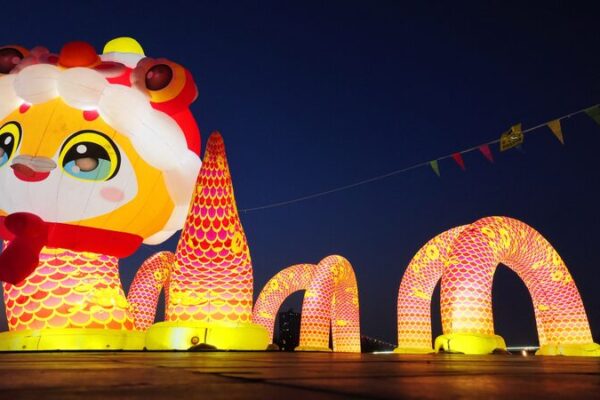 Snake Lanterns Light Up Nanjing’s City Wall in Festive Welcome to 2025 Snake_Lanterns_Light_Up_Nanjing_s_City_Wall_in_Festive_Welcome_to_2025
