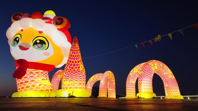 Snake_Lanterns_Light_Up_Nanjing_s_City_Wall_in_Festive_Welcome_to_2025
