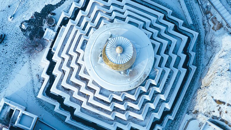 Snow-Covered Baiju Monastery Transforms into a Tibetan Winter Wonderland