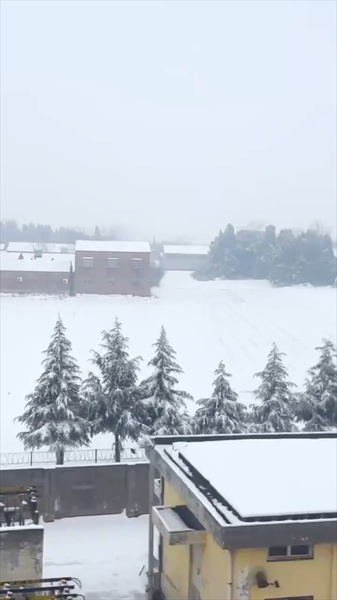 Snow_Blanketed_Henan_Province_Charms_Travelers_During_China_s_Spring_Festival_Rush_poster - Khabar Asia Snow_Blanketed_Henan_Province_Charms_Travelers_During_China_s_Spring_Festival_Rush video poster