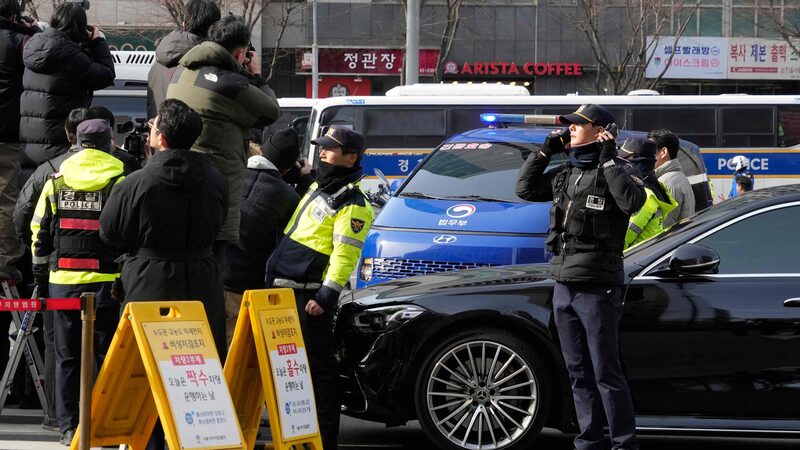 South_Korean_Court_Extends_Detention_of_Impeached_President_Yoon__Supporters_Clash_with_Police - Khabar Asia South_Korean_Court_Extends_Detention_of_Impeached_President_Yoon__Supporters_Clash_with_Police