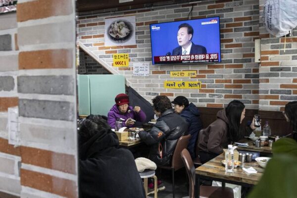 South_Korean_Court_Issues_Arrest_Warrant_for_Impeached_President_Yoon_Suk_yeol