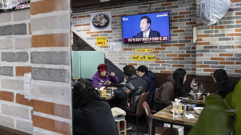 South_Korean_Court_Issues_Arrest_Warrant_for_Impeached_President_Yoon_Suk_yeol - Khabar Asia South_Korean_Court_Issues_Arrest_Warrant_for_Impeached_President_Yoon_Suk_yeol