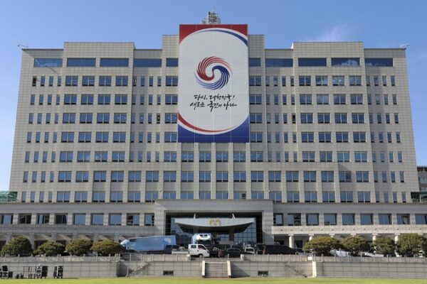 South Korean Police Raid President Yoon’s Office as Impeachment Vote Approaches South_Korean_Police_Raid_President_Yoon_s_Office_as_Impeachment_Vote_Approaches