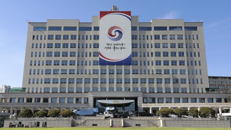 South_Korean_Police_Raid_President_Yoon_s_Office_as_Impeachment_Vote_Approaches - Khabar Asia South_Korean_Police_Raid_President_Yoon_s_Office_as_Impeachment_Vote_Approaches