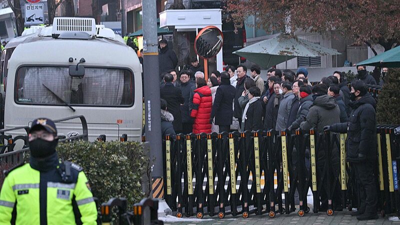 South_Korean_Police_to_Execute_Arrest_Warrant_for_Impeached_President_Yoon_as_Deadline_Looms - Khabar Asia South_Korean_Police_to_Execute_Arrest_Warrant_for_Impeached_President_Yoon_as_Deadline_Looms