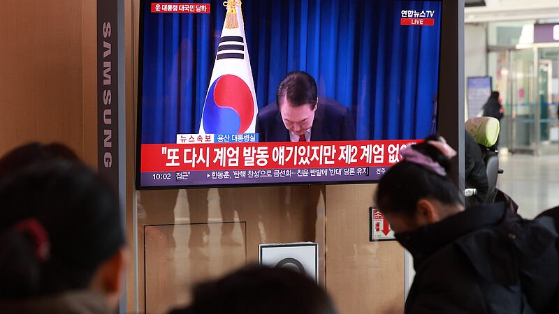 South_Korean_President_Yoon_Apologizes_as_Impeachment_Vote_Nears - Khabar Asia South_Korean_President_Yoon_Apologizes_as_Impeachment_Vote_Nears