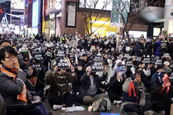 South Koreans Rally for President Yoon’s Ouster Amid Failed Arrest Attempt South_Koreans_Rally_for_President_Yoon_s_Ouster_Amid_Failed_Arrest_Attempt video poster