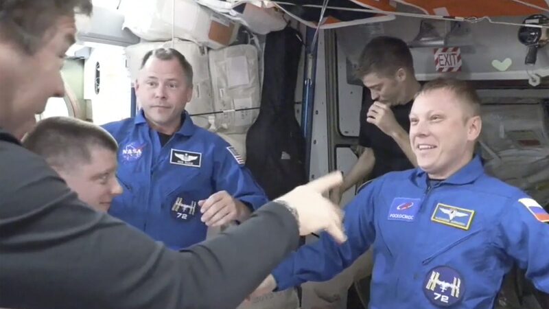 SpaceX_Dragon_Capsule_Arrives_at_ISS_to_Retrieve_Stranded_Astronauts - Khabar Asia SpaceX_Dragon_Capsule_Arrives_at_ISS_to_Retrieve_Stranded_Astronauts