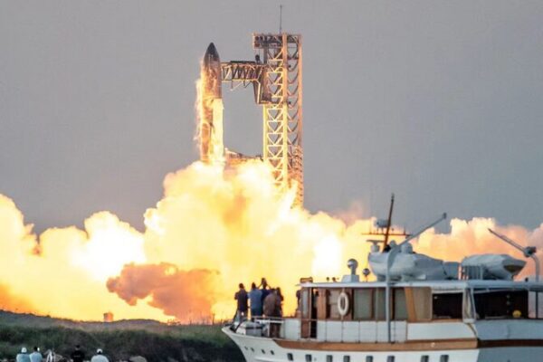 SpaceX Successfully Catches Starship Booster with Giant ‘Chopsticks’ in Bold Test Flight SpaceX_Successfully_Catches_Starship_Booster_with_Giant__Chopsticks__in_Bold_Test_Flight video poster