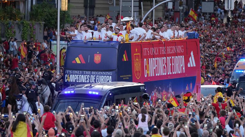 Spain_Squad_Meets_King_and_Prime_Minister_Before_Euro_2024_Victory_Parade - Khabar Asia Spain_Squad_Meets_King_and_Prime_Minister_Before_Euro_2024_Victory_Parade