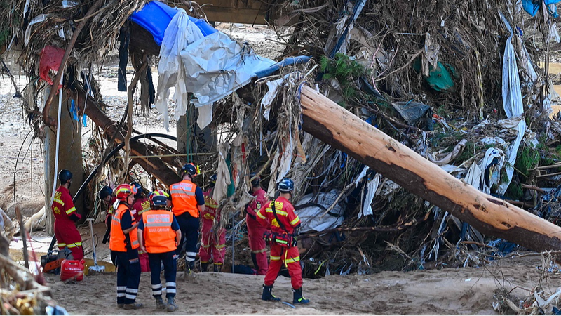 Spain_s_Worst_Flooding_in_Generations__Search_and_Rescue_Operations_Intensify video poster