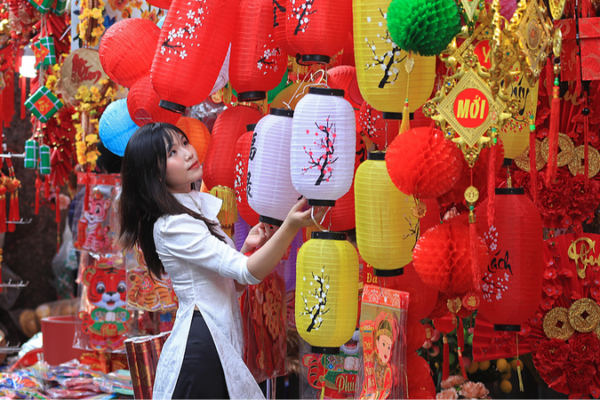 Spring Festival and Tet: Celebrating Shared Traditions in China and Vietnam Spring_Festival_and_Tet__Celebrating_Shared_Traditions_in_China_and_Vietnam