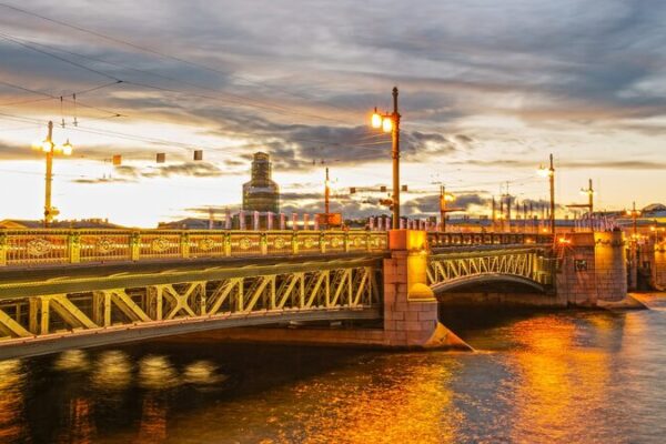 St. Petersburg: Exploring the Enchanting City of Bridges St. Petersburg: Exploring the Enchanting City of Bridges