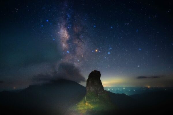 Stargazing Wonderland: The Enchanting Night Skies of Mount Fanjing in Guizhou Stargazing_Wonderland__The_Enchanting_Night_Skies_of_Mount_Fanjing_in_Guizhou