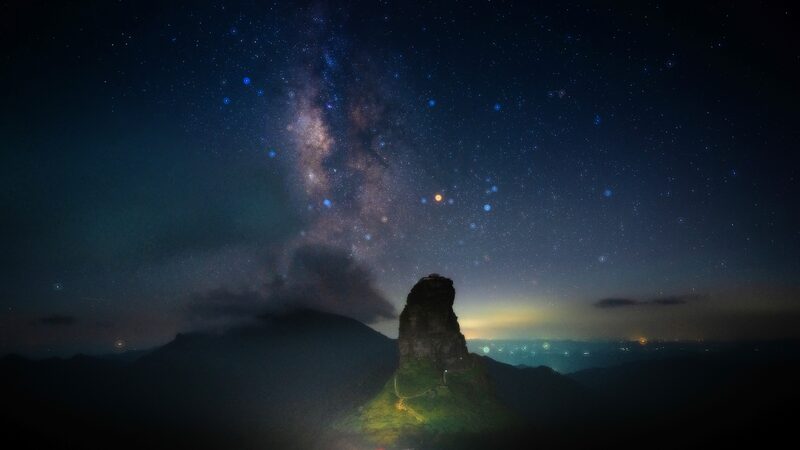 Stargazing_Wonderland__The_Enchanting_Night_Skies_of_Mount_Fanjing_in_Guizhou - Khabar Asia Stargazing_Wonderland__The_Enchanting_Night_Skies_of_Mount_Fanjing_in_Guizhou