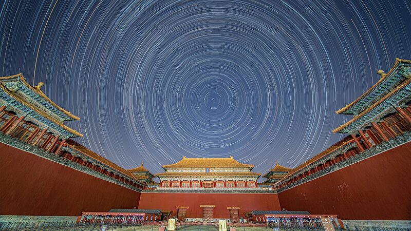 Stargazing in the Tranquil Nightscape of Beijing's Forbidden City