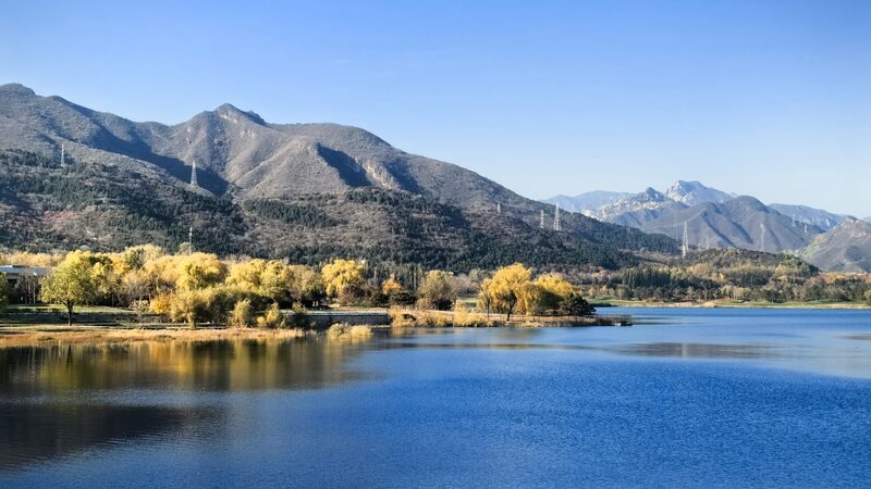Stunning_Autumn_Views_at_Beijing_s_Yanqi_Lake - Khabar Asia Stunning_Autumn_Views_at_Beijing_s_Yanqi_Lake