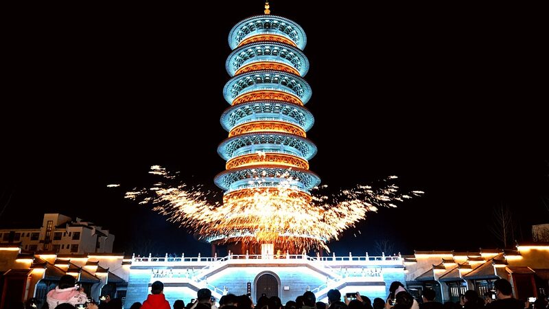 Stunning_Night_Spectacles_Draw_Crowds_to_Jiangxis_Wunvzhou_Resort - Khabar Asia Stunning Night Spectacles Draw Crowds to Jiangxi's Wunvzhou Resort