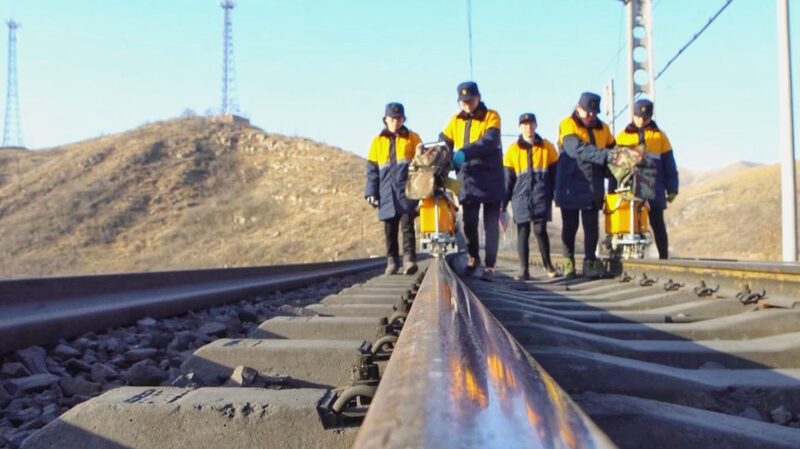 Su Yan's Railway Girl Squad: Safeguarding China's Tracks in Hebei Province video poster