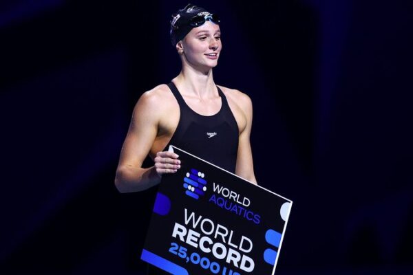 Summer McIntosh Shatters Women’s 400m Freestyle World Record in Budapest Summer_McIntosh_Shatters_Women_s_400m_Freestyle_World_Record_in_Budapest