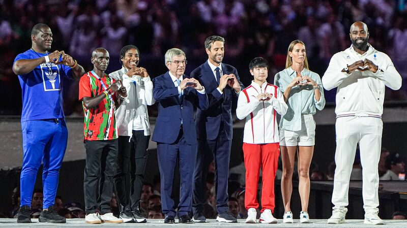 Sun_Yingsha_Shines_as_Asian_Representative_at_Paris_Olympics_Closing_Ceremony - Khabar Asia Sun_Yingsha_Shines_as_Asian_Representative_at_Paris_Olympics_Closing_Ceremony