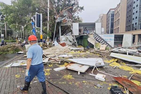 Super Typhoon Yagi Ravages Hainan Province, Residents Show Resilience Super_Typhoon_Yagi_Ravages_Hainan_Province__Residents_Show_Resilience