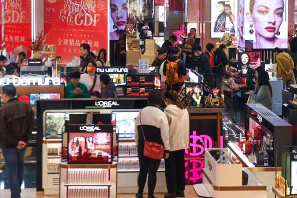 Surge in Hainan Duty-Free Shopping Reflects Spring Festival Travel Boom