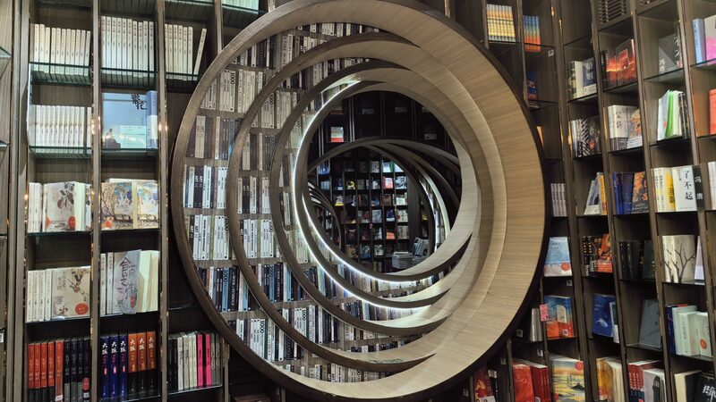 Surreal_Beijing_Bookstore_Reflects_Classical_Chinese_Garden_Design - Khabar Asia Surreal_Beijing_Bookstore_Reflects_Classical_Chinese_Garden_Design