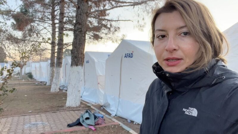 Survivors_in_Tu_rkiye_s_Earthquake_Epicenter_Endure_Harsh_Conditions_Six_Days_On_poster - Khabar Asia Survivors_in_Tu_rkiye_s_Earthquake_Epicenter_Endure_Harsh_Conditions_Six_Days_On video poster