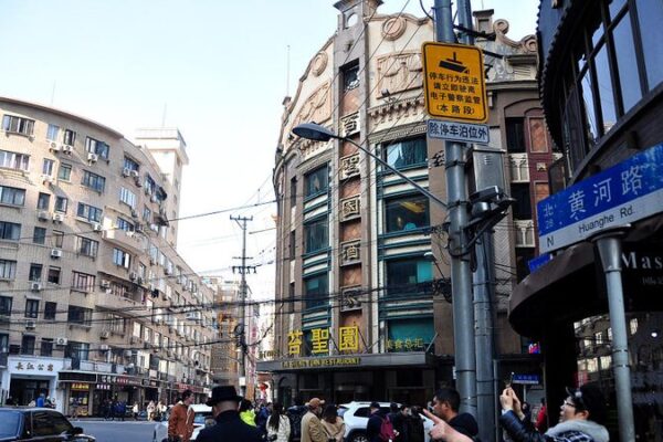 TV Drama ‘Blossoms Shanghai’ Sparks Tourism Revival on Huanghe Road TV Drama 'Blossoms Shanghai' Sparks Tourism Revival on Huanghe Road video poster