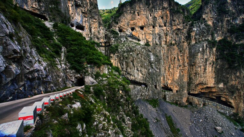 Taihang_Mountain_Miracle__Villagers_Carve_Xiyagou_Tunnel_Road_by_Hand - Khabar Asia Taihang_Mountain_Miracle__Villagers_Carve_Xiyagou_Tunnel_Road_by_Hand