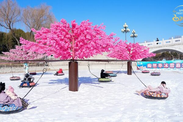 The 15th Taoranting Ice and Snow Carnival Lights Up Beijing’s Winter The_15th_Taoranting_Ice_and_Snow_Carnival_Lights_Up_Beijing_s_Winter