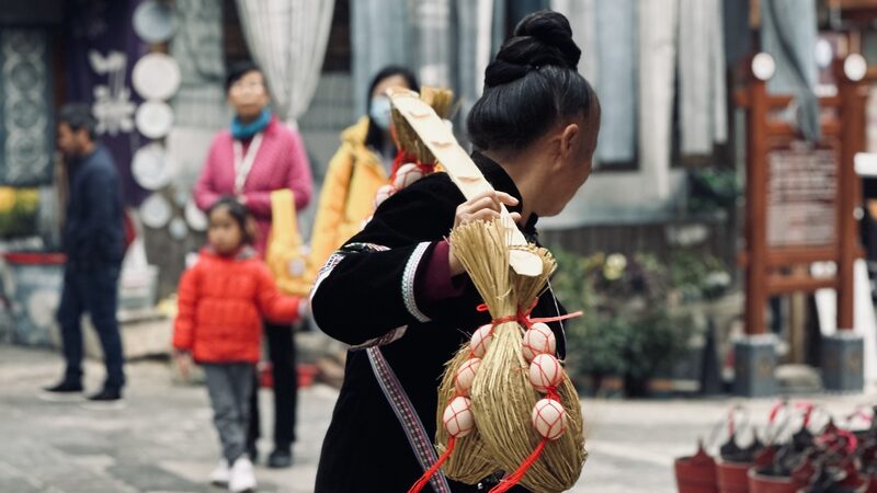 The_Dong_People_s_Warm_Tradition_of_Welcoming_Guests_with_Thoughtful_Gifts