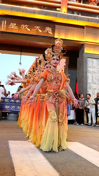 Thousand_hand_Bodhisattva_Dance_Illuminates_Shazhou_Night_Market_poster - Khabar Asia Thousand_hand_Bodhisattva_Dance_Illuminates_Shazhou_Night_Market video poster