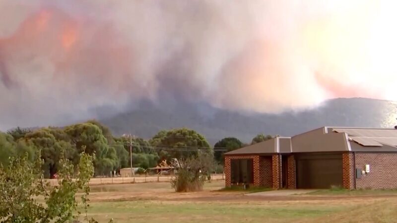 Thousands_Evacuated_as_Bushfires_Threaten_Communities_in_Southern_Australia - Khabar Asia Thousands Evacuated as Bushfires Threaten Communities in Southern Australia