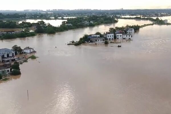 Thousands Evacuated as Dike Breach Widens in Central China’s Hunan Province Thousands_Evacuated_as_Dike_Breach_Widens_in_Central_China_s_Hunan_Province video poster