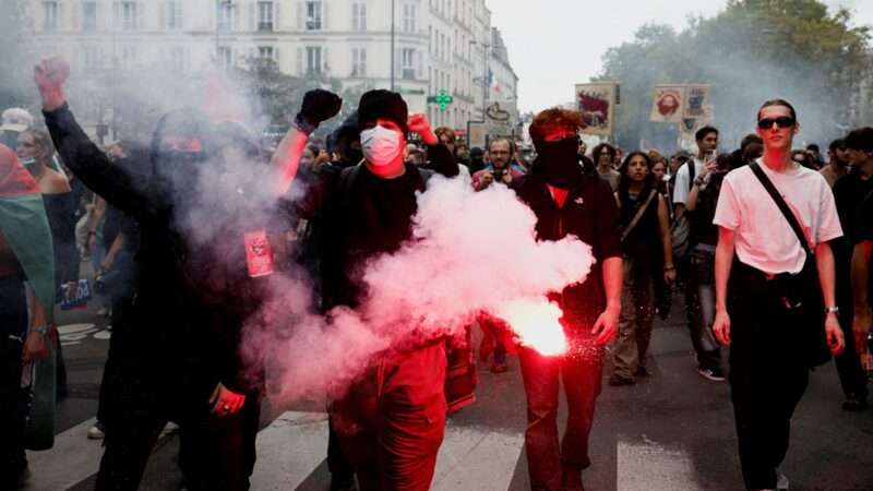 Thousands_Protest_Macron_s_Appointment_of_Michel_Barnier_as_Prime_Minister - Khabar Asia Thousands_Protest_Macron_s_Appointment_of_Michel_Barnier_as_Prime_Minister