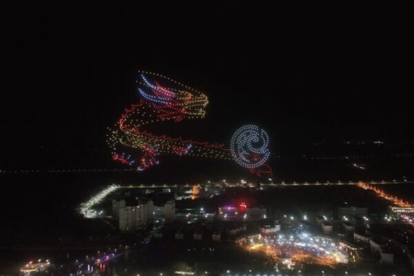 Thousands_of_Drones_Light_Up_Xinjiang_Sky_in_Spectacular_Spring_Festival_Show_poster - Khabar Asia Thousands of Drones Light Up Xinjiang Sky in Spectacular Spring Festival Show video poster
