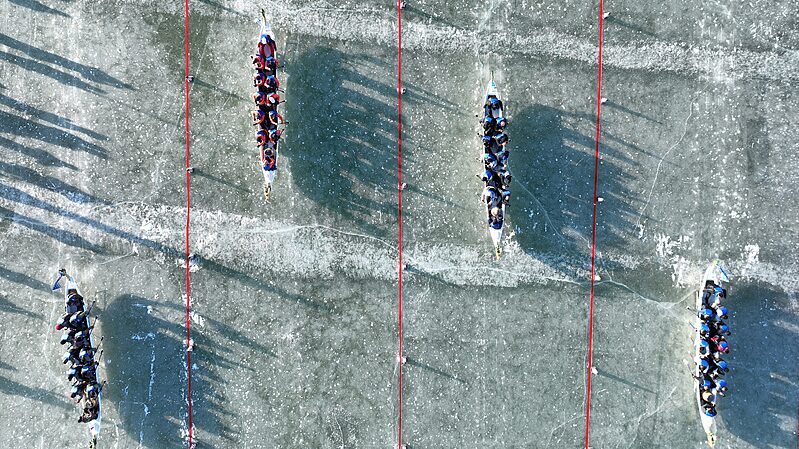 Thrilling_Ice_Dragon_Boat_Race_Launches_in_Jinzhou__Liaoning_Province