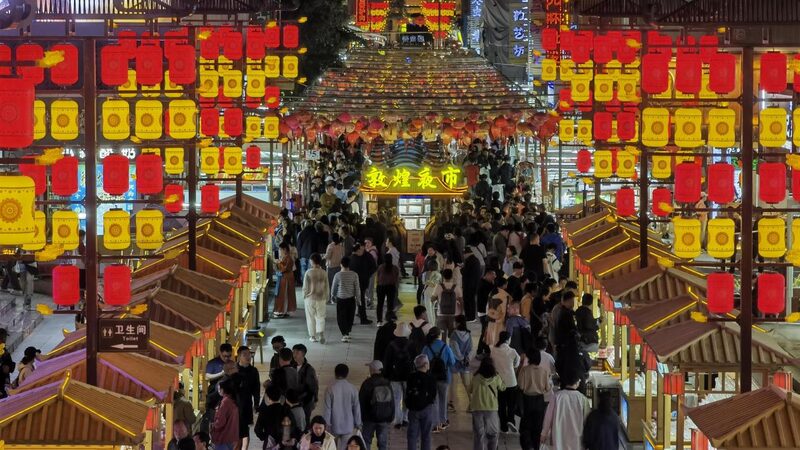 Timeless_Charm_of_Dunhuang_s_Night_Market__A_Journey_Through_Culture_and_Cuisine video poster