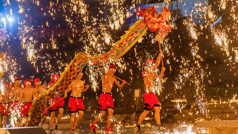 Tongliang_Dragon_Dance_Lights_Up_Year_of_the_Dragon_Celebrations - Khabar Asia Tongliang Dragon Dance Lights Up Year of the Dragon Celebrations