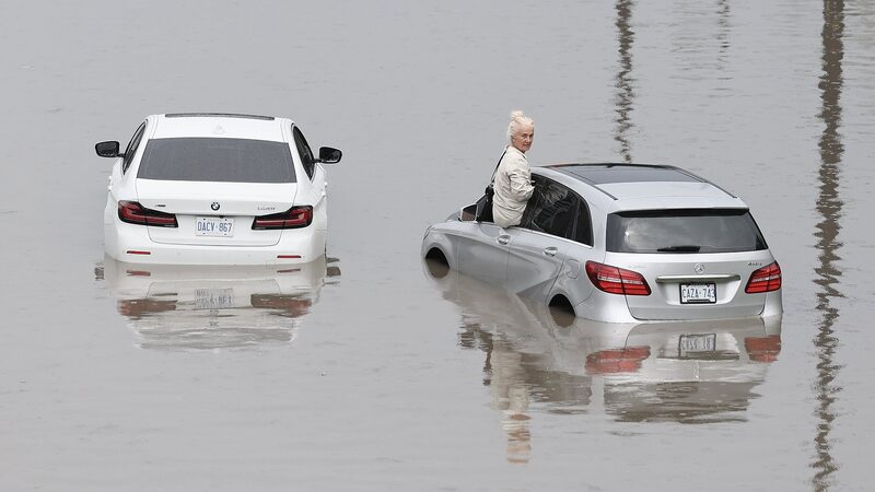 Torrential_Rains_Flood_Toronto__Cause_Power_Outages_and_Disrupt_Traffic