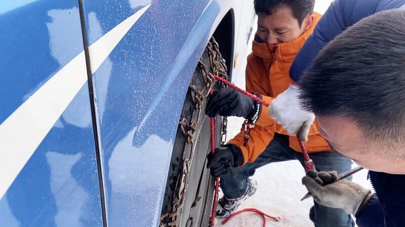 Tourists_Brave_High-Altitude_Snow_to_Ensure_Safe_Journey_in_Sichuan_poster - Khabar Asia Tourists Brave High-Altitude Snow to Ensure Safe Journey in Sichuan video poster