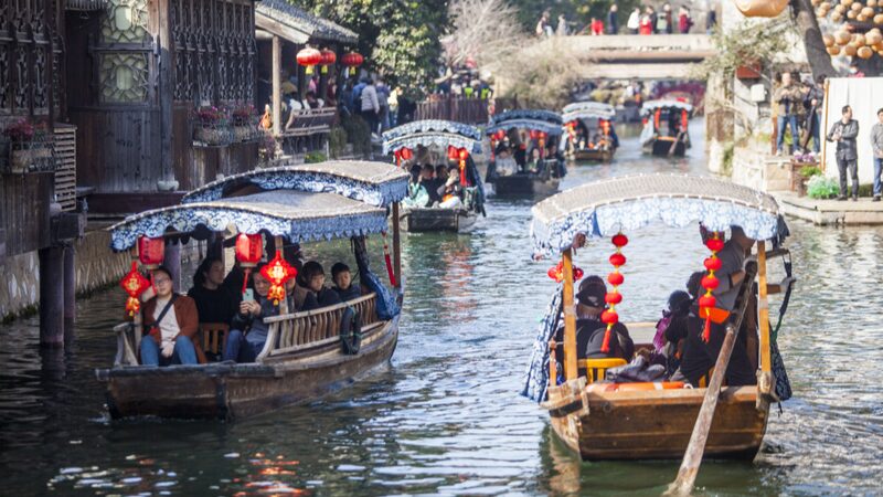 Tourists_Celebrate_Spring_Festival_with_Scenic_Boat_Tours_in_Huzhous_Nanxun_Ancient_Town - Khabar Asia Tourists Celebrate Spring Festival with Scenic Boat Tours in Huzhou's Nanxun Ancient Town