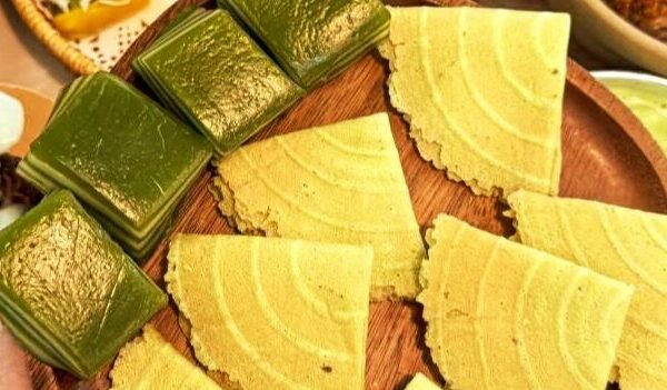 Tourists Delight in Hainan’s Coconut and Pandan Desserts Tourists_Delight_in_Hainan_s_Coconut_and_Pandan_Desserts
