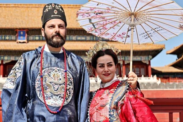 Tourists Embrace Hanfu Culture at Beijing's Palace Museum