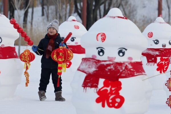 Tourists Flock to Harbin for Spring Festival Snow Spectacle Tourists_Flock_to_Harbin_for_Spring_Festival_Snow_Spectacle